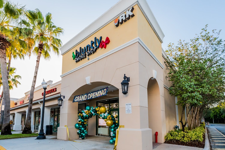 Bluntly - Smoke Shop and Cafe' in Miramar