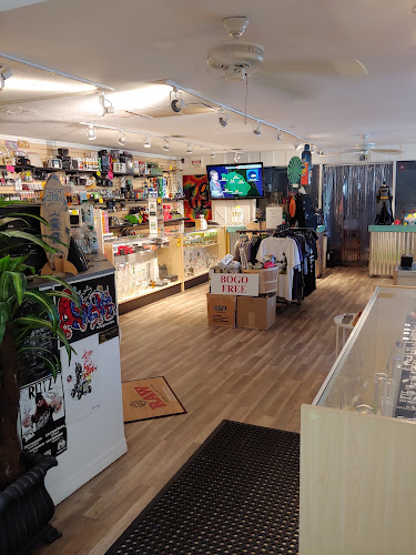 Cloud 9 Galleries Smokeshop in Largo