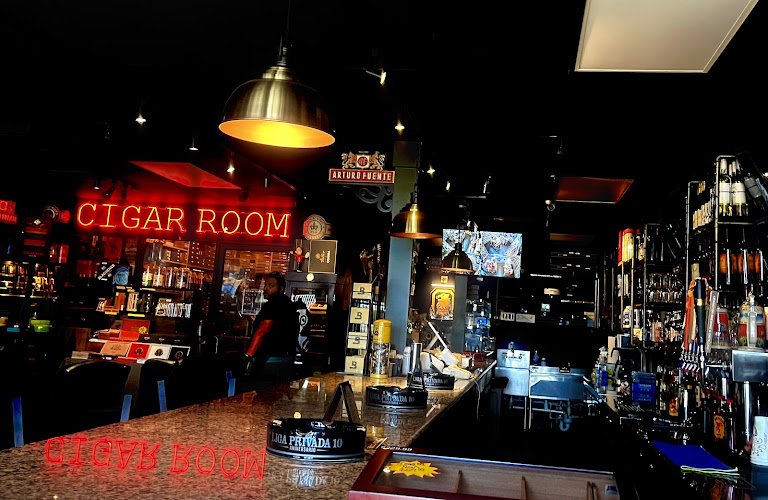 Cozy Cigar Lounge in Largo