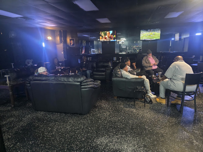 Don't Judge Cigar Bar and Lounge in Bunnell