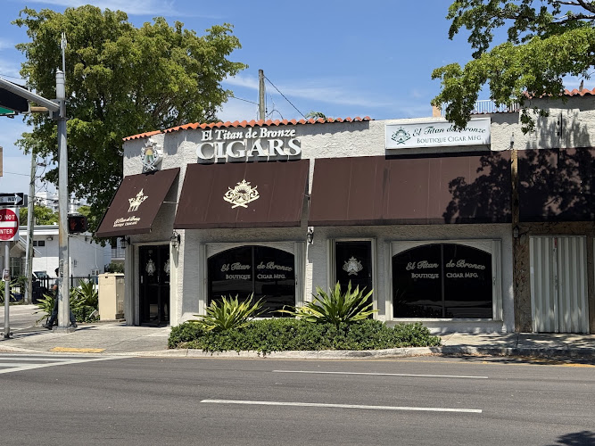 El Titan de Bronze in Miami