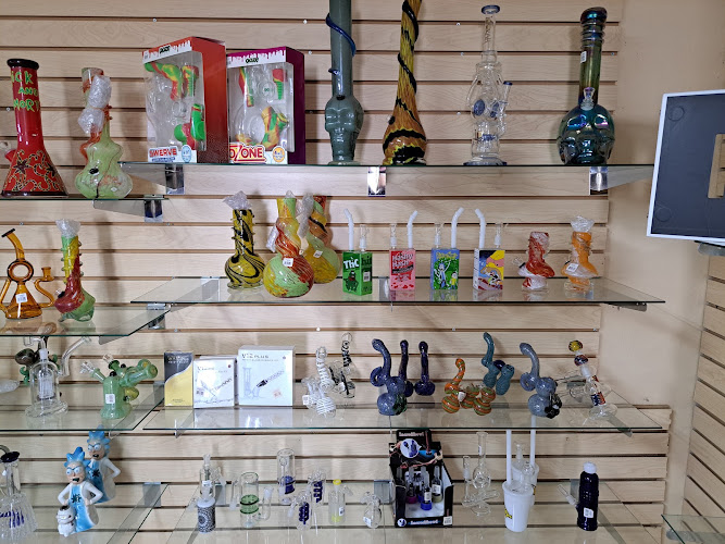 macs smoke shop in Largo