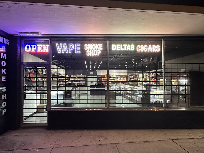 Miami vibes smoke shop in North Miami