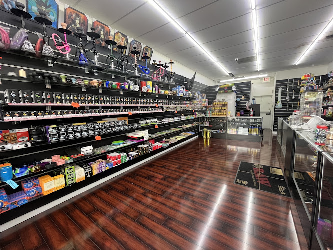 Pembroke smoke shop in Miramar