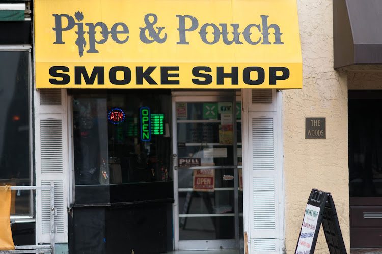 Pipe & Pouch Smoke Shop in Orlando