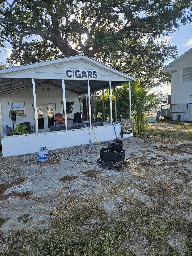Risky Ashlar Cigar Lounge in Gibsonton