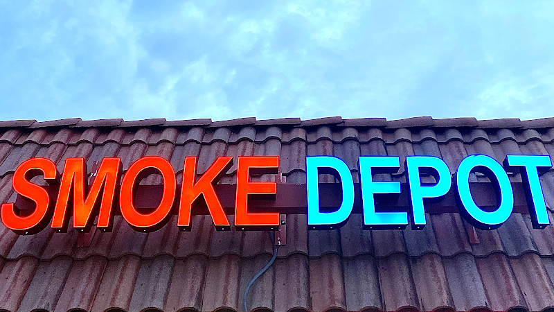 Smoke Depot in Lantana