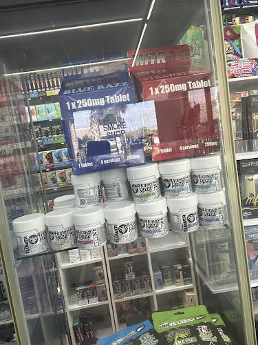 Smoke shop universal in Coral Springs