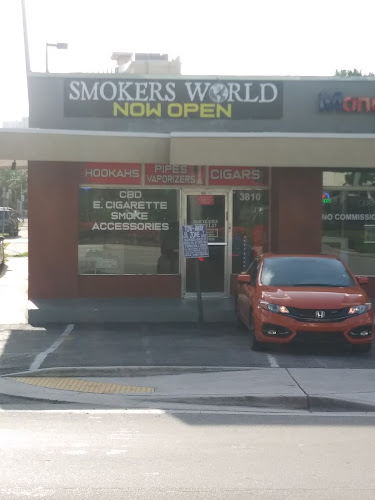 Smokers World in Hollywood