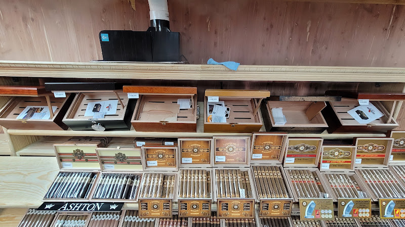 The Royale Cigar Lounge in Brooksville
